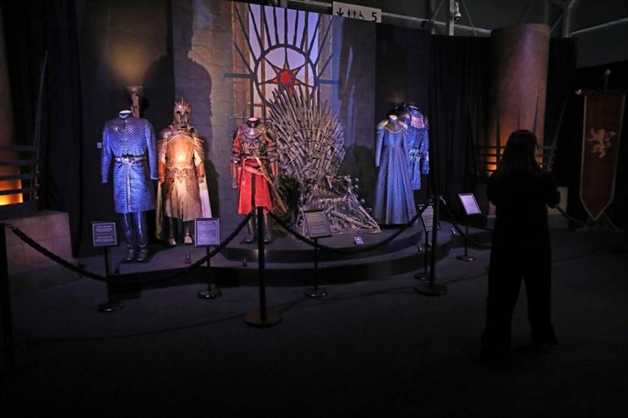 Vestuario de la serie en la exposición Juego de Tronos: La Exposición Oficial en la Feria de Madrid