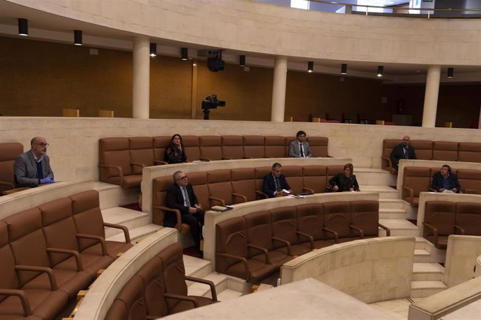 Sesión constitutiva de la Comisión del COVID en el Parlamento de Cantabria