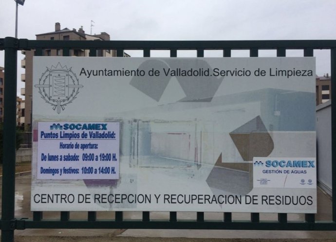 Cartel de entrada de uno de los puntos limpios del Ayuntamiento de Valladolid.