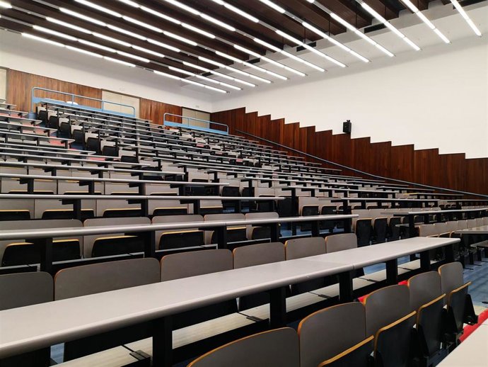 Un aula de l'examen del MIR en la Facultat de Física de la UB