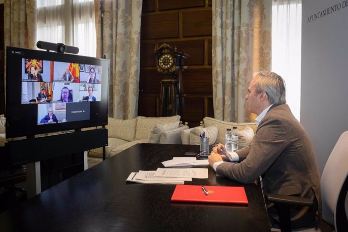 El alcalde de Zaragoza, Jorge Azcón, en videoconferencia con los alcaldesa de las siete ciudades más pobladas de España, C7