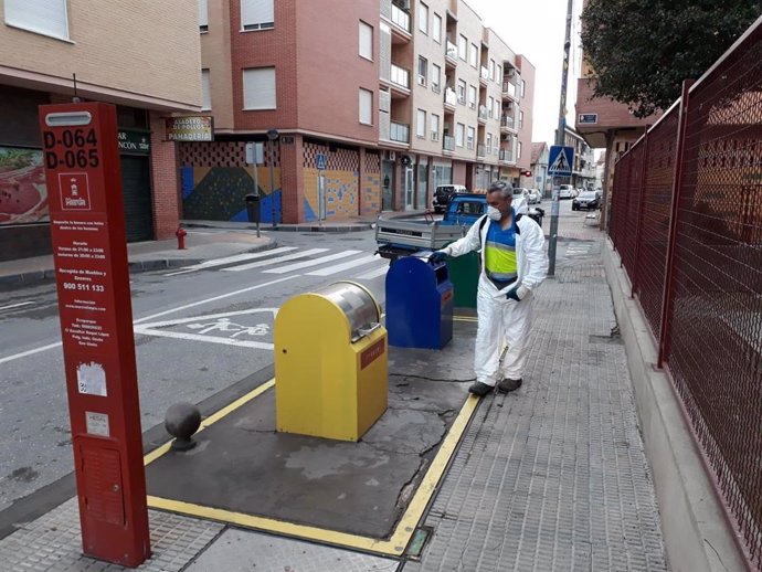 Ayuntamiento Murcia incrementa las medidas de desinfección de los contenedores de recogida de residuos por el coronavirus