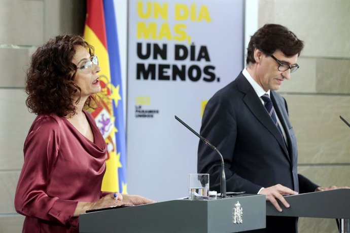 La ministra d'Hisenda i portaveu del Govern, María Jesús Montero, i el ministre de Sanitat, Salvador Illa, durant la roda de premsa posterior al Consell de Ministres 