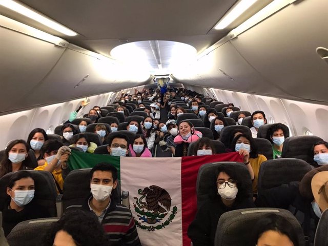 Vuelo de repatricación organizado por Argentina, Uruguay, México y Chile en medio de la pandemia del coronavirus