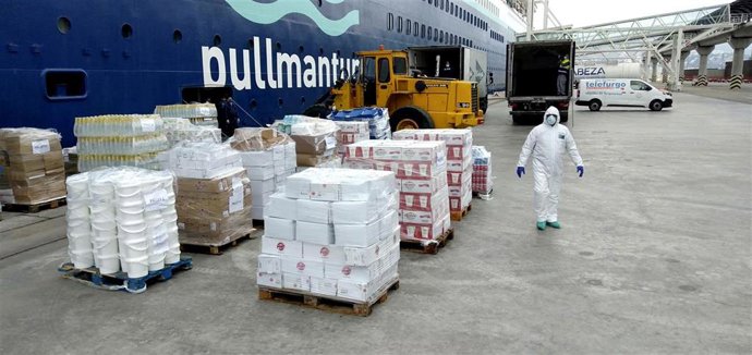 Pullmantur Cruceros dona alimentos al Ayuntamiento de Málaga