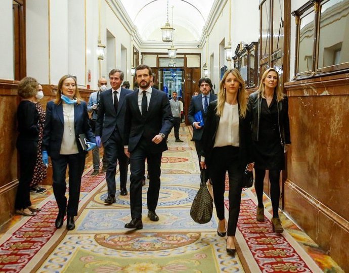 El líder del PP, Pablo Casado, a su llegada al Pleno del Congreso que prorroga el estado de alarma hasta el 26 de abril. Le acompañan la portavoz del Grupo Popular,Cayetana Álvarez de Toledo, Cuca Gamarra y Antonio González Terol. Madrid,  9 de abril 20