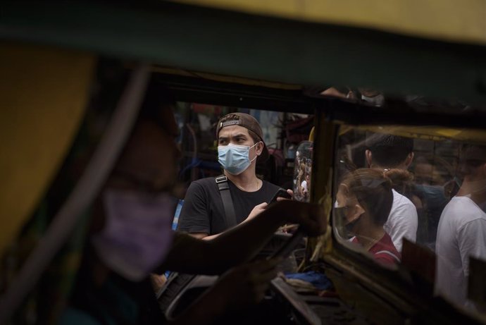 Coronavirus.- Un senador filipino levanta la polémica por violar la cuarentena p