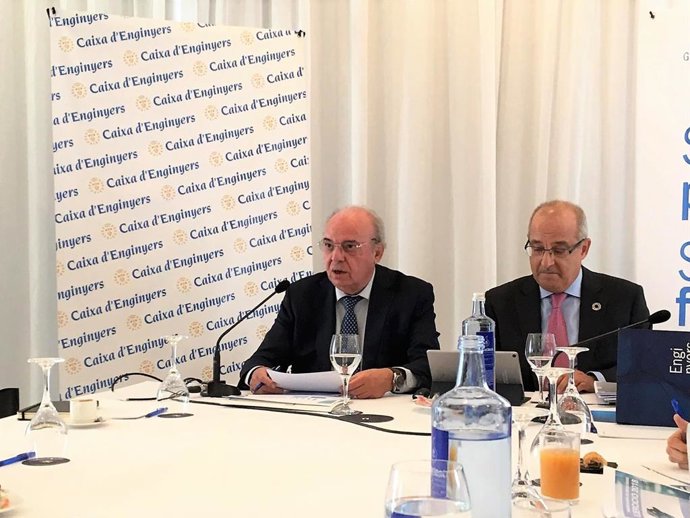 El president de Caixa d'Enginyers, Josep Oriol Sala, i el director, Joan Cavallé, en una foto de archivo. 