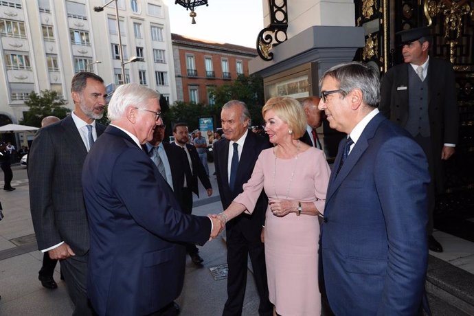 El Rey Felipe VI asiste, junto al presidente de Alemania, Frank-Walter Steinmeier, a la clausura del Foro hispano-alemán en el Hotel Palace  