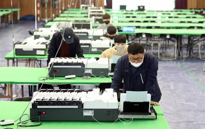 Elecciones en Corea del Sur en medio de la pandemia del coronavirus. 