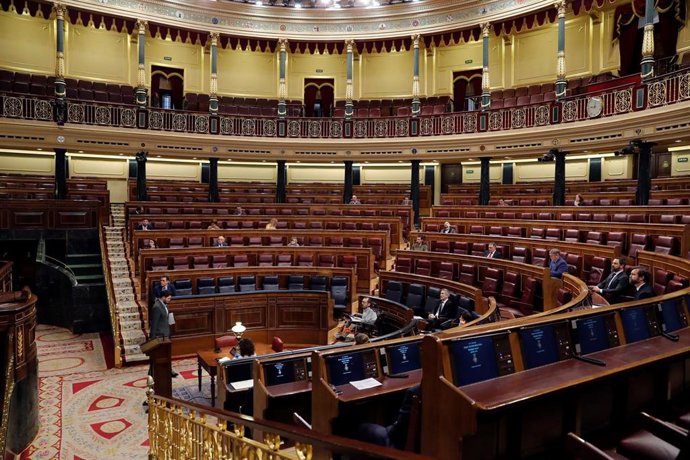 Vista general de la asistencia a la primera sesión de control al Gobierno desde que se declaró el estado de alarma 