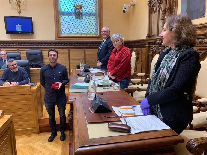 Toma de posesión de Juan Miguel Chaves Martínez como nuevo concejal de Podemos-Equo Xixón en el Ayuntamiento de Gijón
