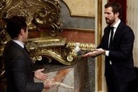 Casado culpa al Gobierno de las muertes por Covid-19 y Sánchez defiende la eficacia de sus medidas