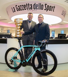 Paolo Bellino y Fabrizio Scalzotto anuncian el acuerdo por el que Bianchi será la bicicleta oficial del Giro hasta 2022