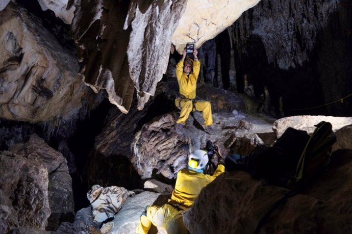 Investigadores de la UCO toman imágenes para recrear en 3D los lugares no visitables de la Cueva de Nerja