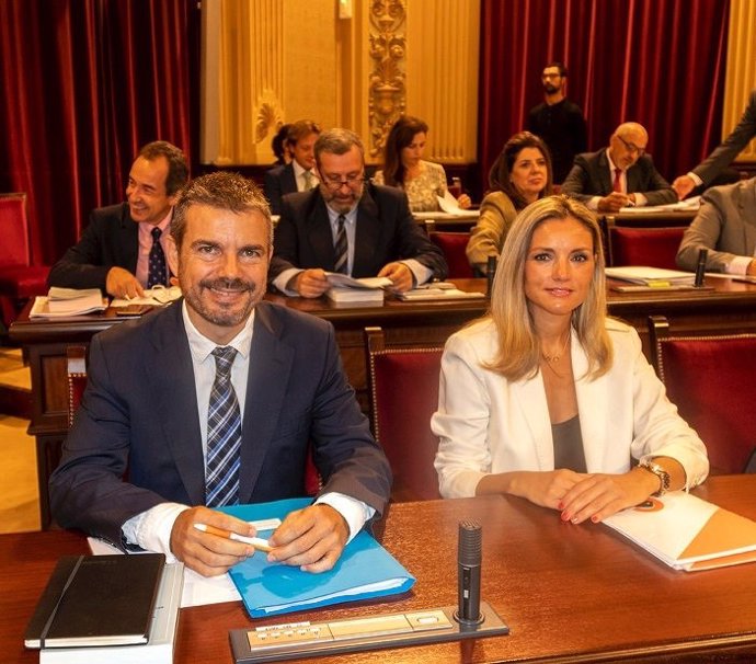 Los diputados de Cs, con los portavoces Marc Pérez-Ribas y Patricia Guasp en primera fila, en el Parlament.