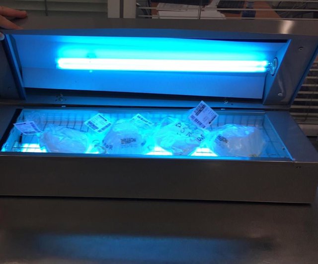 Rayos ultravioleta para esterilizar mascarillas