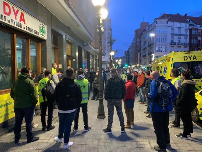 Voluntarios de la DYA se preparan para el reparto de mascarillas
