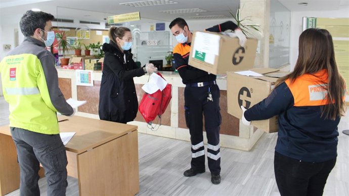 Reparto de mascarillas de la Junta.