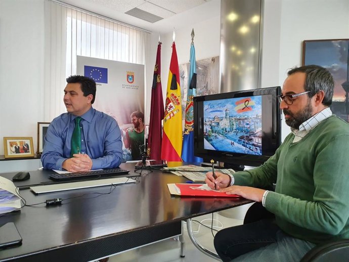 El alcalde de San Javier, José Miguel Luengo, y el concejal de Cultura, David Martínez