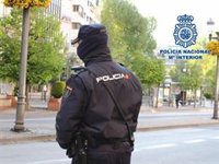 Tramitan sanciones a cinco personas que celebraban un cumpleaños en un patio en Baza (Granada)