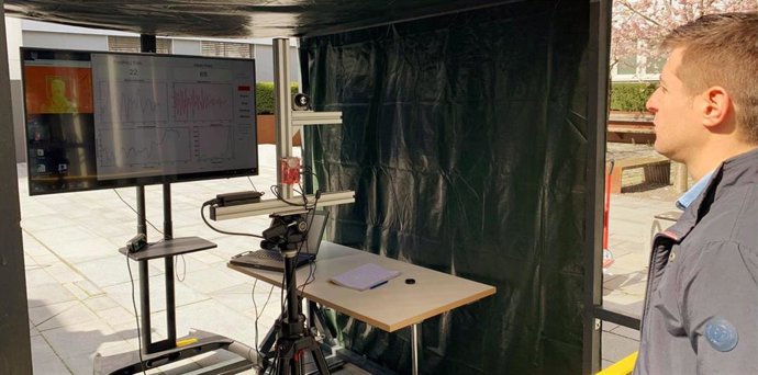 Imagen del sistema de medición sin contacto de la respiración, la temperatura y la frecuencia cardiaca de contagiados de coronavirus. 