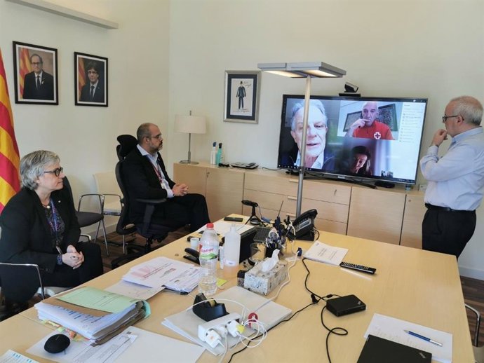 El conseller Miquel Buch en una reunión con Cruz Roja para analizar el reparto de mascarillas