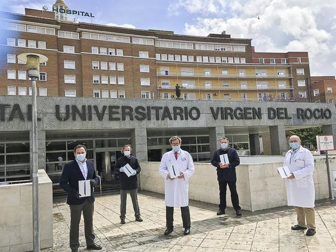 La Junta distribuye 'tablets' entre cuatro hospitales de la provincia