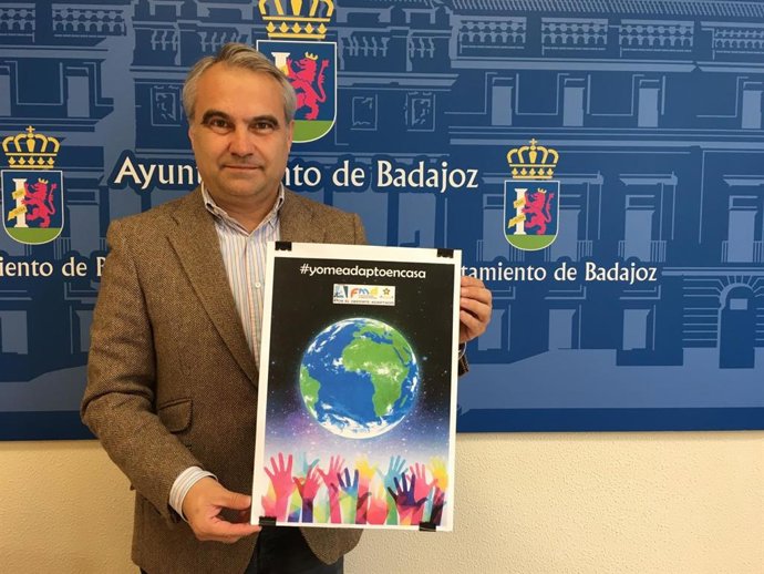 El alcalde de Badajoz, Francisco Javier Fragoso, presenta una nueva ruta online