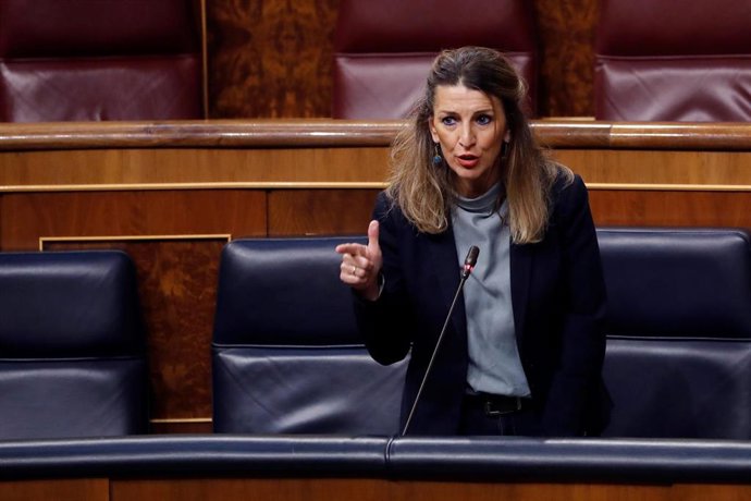 La ministra de Trabajo, Yolanda Díaz, interviene durante la primera sesión de control al Ejecutivo celebrada en el Congreso desde que se declaró el estado de alarma el pasado 14 de marzo.