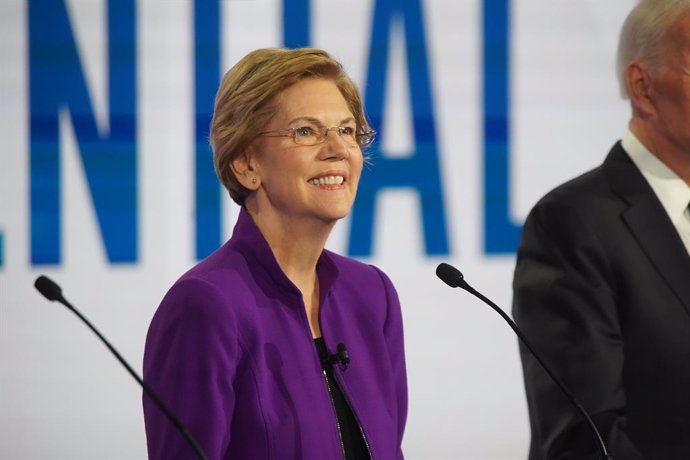 EEUU.- Elizabeth Warren respalda a Joe Biden, en quien ve un presidente preparad
