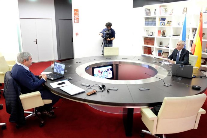 Francisco Conde en reunión por videoconferencia