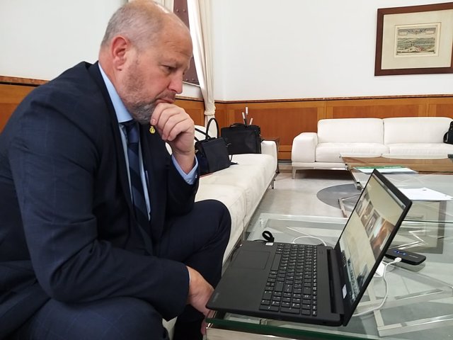 El consejero de Educación, Javier Imbroda, participa por videconferencia en la Conferencia Sectorial sobre el futuro del curso escolar ante la crisis del coronavirus