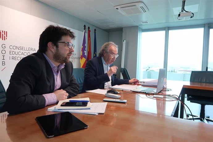 El conseller de Educación, Universidad e Investigación, Martí March, y el director general de Política Universitaria e Investigación, Josep Lluís Pons.