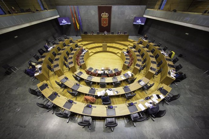 Pleno del Parlamento de Navarra durante la crisis del coronavirus.