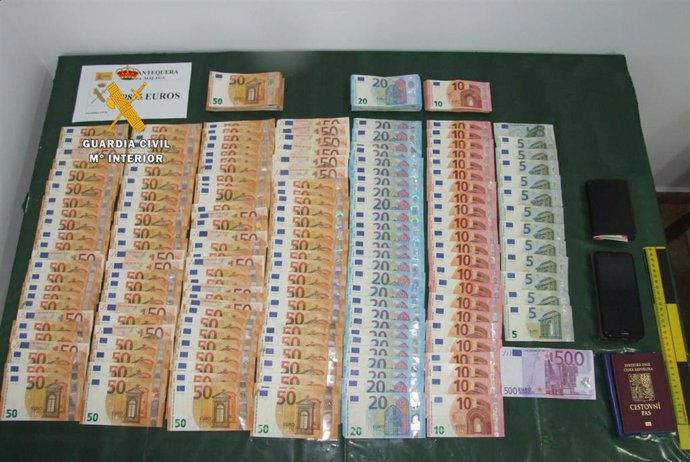 Dinero incautado por la Guardia Civil en una operación