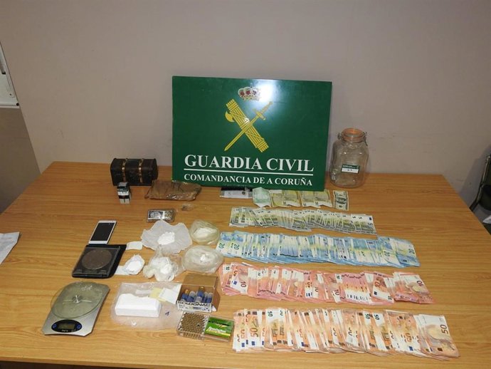 Droga incautada por la Guardia Civil en un operativo realizado en Muros (A Coruña) durante el estado de alarma