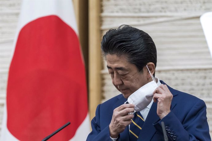 Coronavirus.- El primer ministro de Japón ampliará a todo el país el estado de e