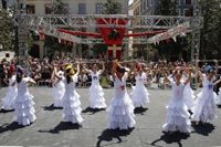 Granada engalanará sus balcones para el Día de la Cruz, que no se celebrará en la calle