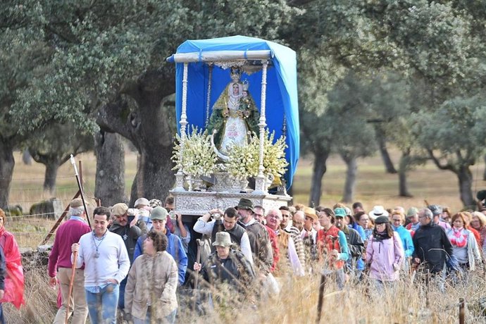 Los jarotes llevan en romería a la Virgen de Luna, en una imagen de archivo.