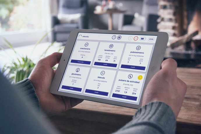 Una tablet con el programa ekenku de Eurecat y Sant Joan de Déu, destinado al monitoreo de personas con problemas de salud mental atendidos por el centro sanitario