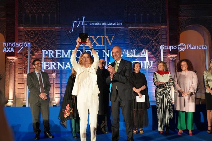 Fallo del XXIV Premio Fernando Lara, recaído en la escritora Ángela Becerra, foto de archivo