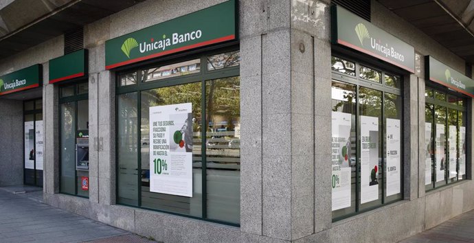 Imagen de archivo de una sucursal de Unicaja Banco.
