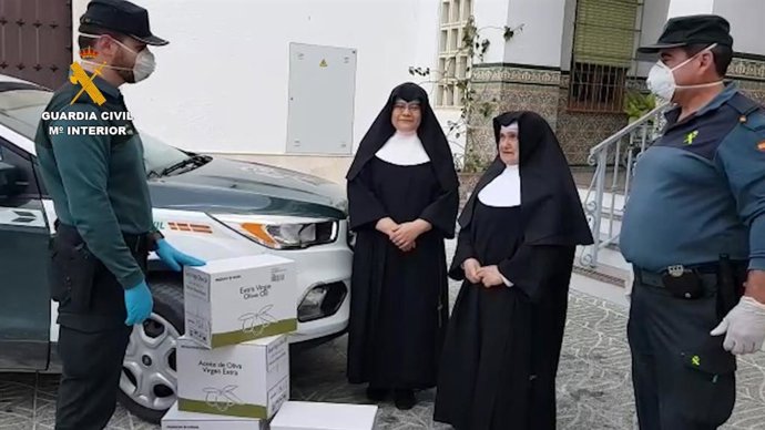 Córdoba.- Coronavirus.- La Guardia Civil entrega aceite donado por un grupo misi