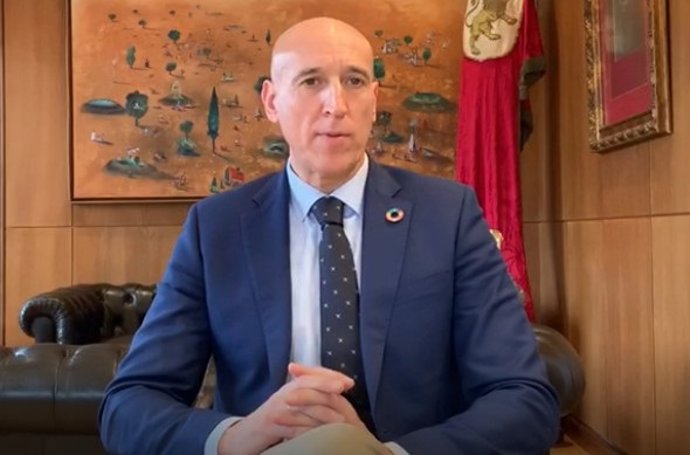 El alcalde de León, José Antonio Diez, en el vídeo en el que ha anunciado la demora en el pago del IBI.