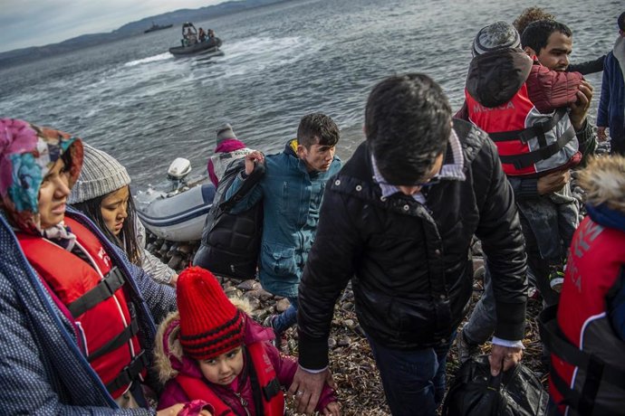 Migrantes y refugiados llegando a Lesbos