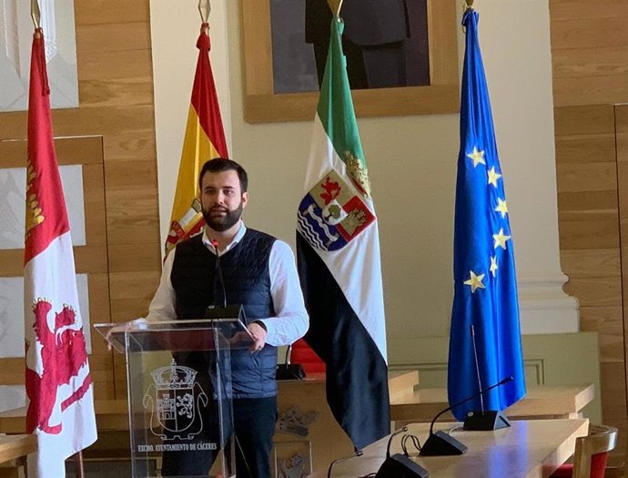 El alcalde de Cáceres, Luis Salaya, en una rueda de prensa online