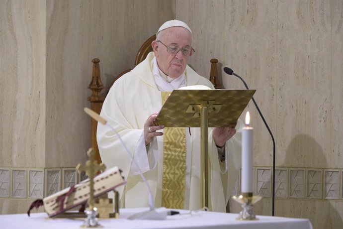 Coronavirus.- El Papa saldrá este domingo del Vaticano para celebrar misa en una