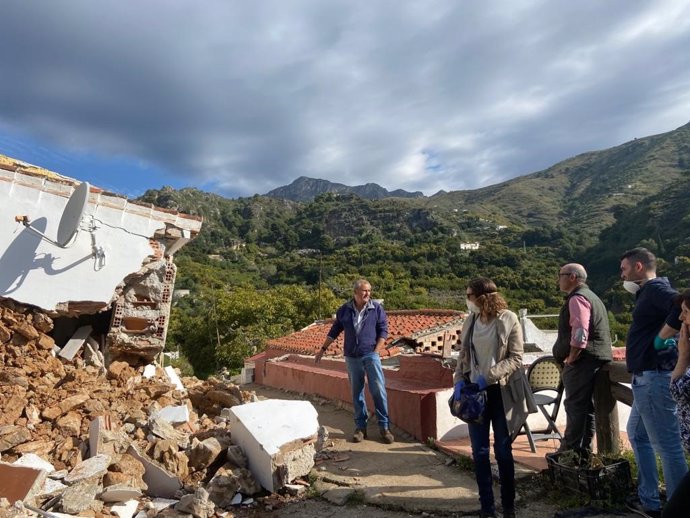 Vivienda afectada por un deslizamiento de tierra en Almuñécar