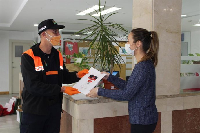 [Grupohuelva] Nota Y Fotos Junta (Donación Cepsa Protección Civil)